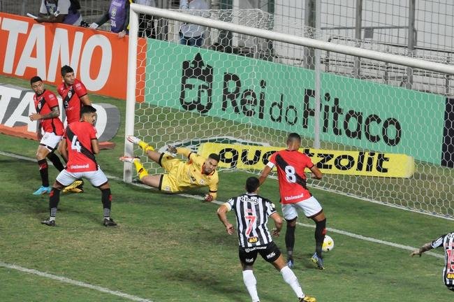 Fotos da vitria do Atltico por 2 a 0 sobre Atltico-GO pelo Campeonato Brasileiro