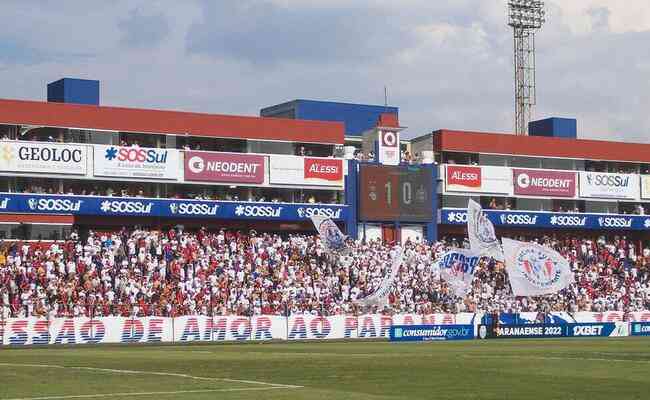 Time que já foi campeão não sai da 5ª divisão e torcida invade campo