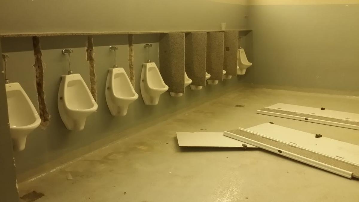 Imagens dos estragos causados por torcedores no Mineiro