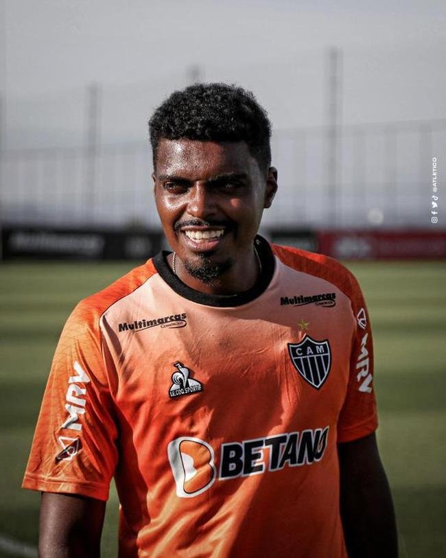Jemerson (zagueiro) - livre no mercado aps fim de contrato com o Metz, da Frana