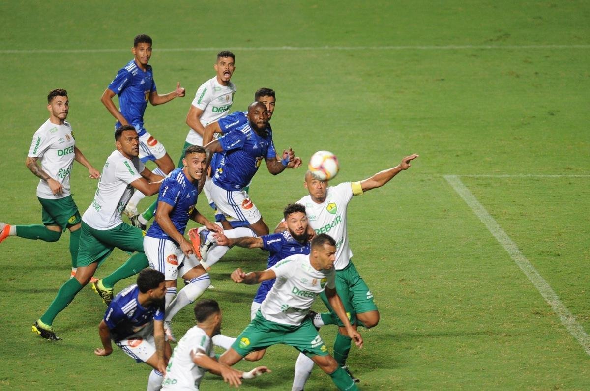 Fotos do jogo entre Cruzeiro e Cuiab, no Independncia, em Belo Horizonte, pela 32 rodada da Srie B do Campeonato Brasileiro