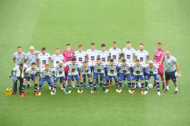 Cruzeiro goleou URT por 3 a 0 no Independncia com gols de Thiago, Machado e Edu em sua estreia no Mineiro. Ronaldo, dono da SAF, assistiu  partida no Horto. Duelo marcou estreia do tcnico uruguaio Paulo Pezzolano