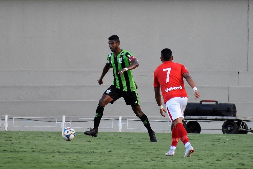 Fotos do empate entre Vila Nova e Amrica