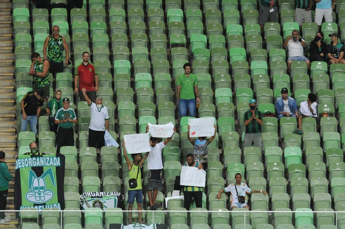 O Amrica recebeu o Patrocinense nesta quarta-feira (16), no Independncia, em Belo Horizonte, para confronto vlido pela 7 rodada do Campeonato Mineiro. A partida marcou a estreia do experiente goleiro Jailson com a camisa do Coelho.