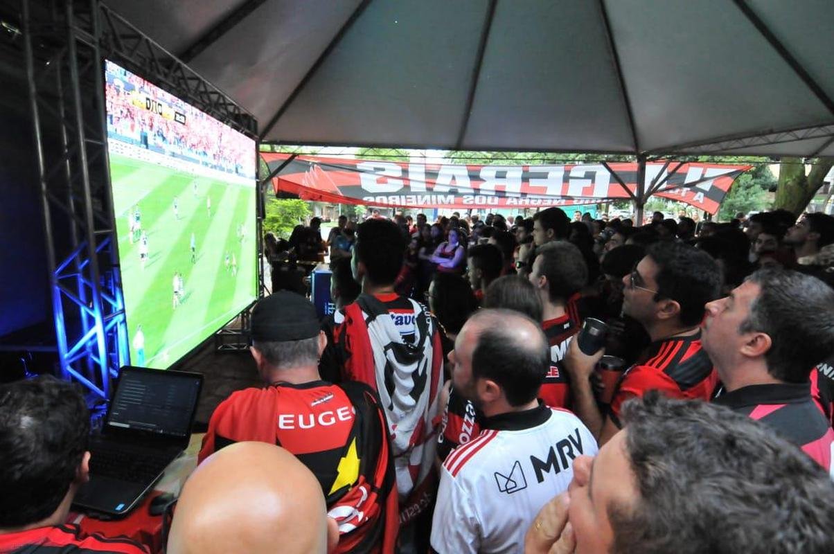 Movimentao grande em bares da capital mineira para o jogo decisivo
