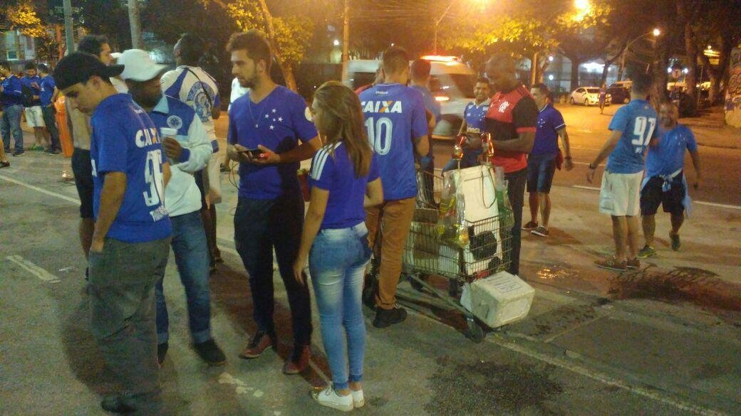 Mais de cinco mil cruzeirenses foram ao Maracan acompanhar o primeiro jogo da deciso