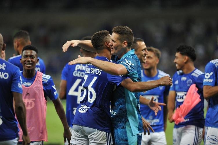 Festa do time do Cruzeiro e da torcida no Mineiro com a confirmao da vaga na final do Campeonato Mineiro. Raposa venceu o Athletic novamente, dessa vez por 2 a 1, e agora aguarda Atltico ou Caldense na deciso