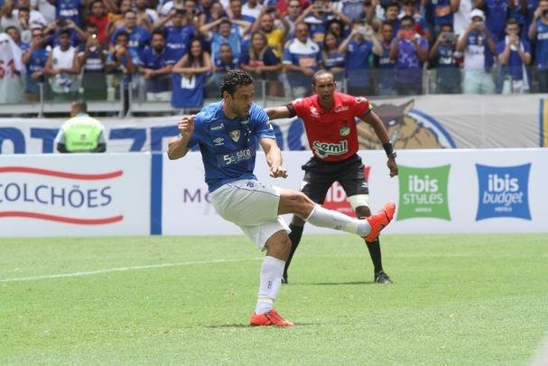 Fred abriu o placar para o Cruzeiro aos 15 minutos do segundo tempo em cobrana de pnalti