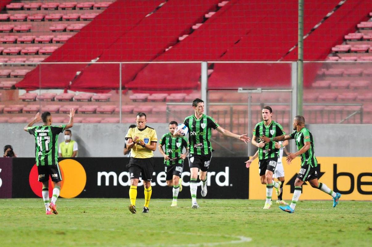 Conti marcou para o Amrica no clssico contra o Atltico
