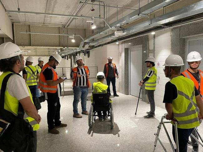 Fotos da visita feita por pessoas com deficincia na Arena MRV, nesta quinta-feira (9/2)
