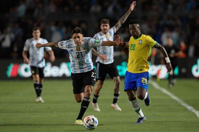 Sem Neymar, Brasil encarou a Argentina em clssco agitado pelas Eliminatrias