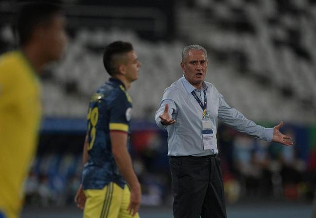 Brasil e Colmbia se enfrentaram no Estdio Nilton Santos, pelo Grupo B da Copa Amrica