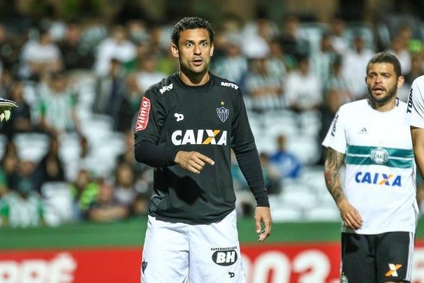 Com atuao ruim, Atltico  derrotado pelo Coritiba, por 2 a 0, no Couto Pereira, e fica mais distante do ttulo do Campeonato Brasileiro