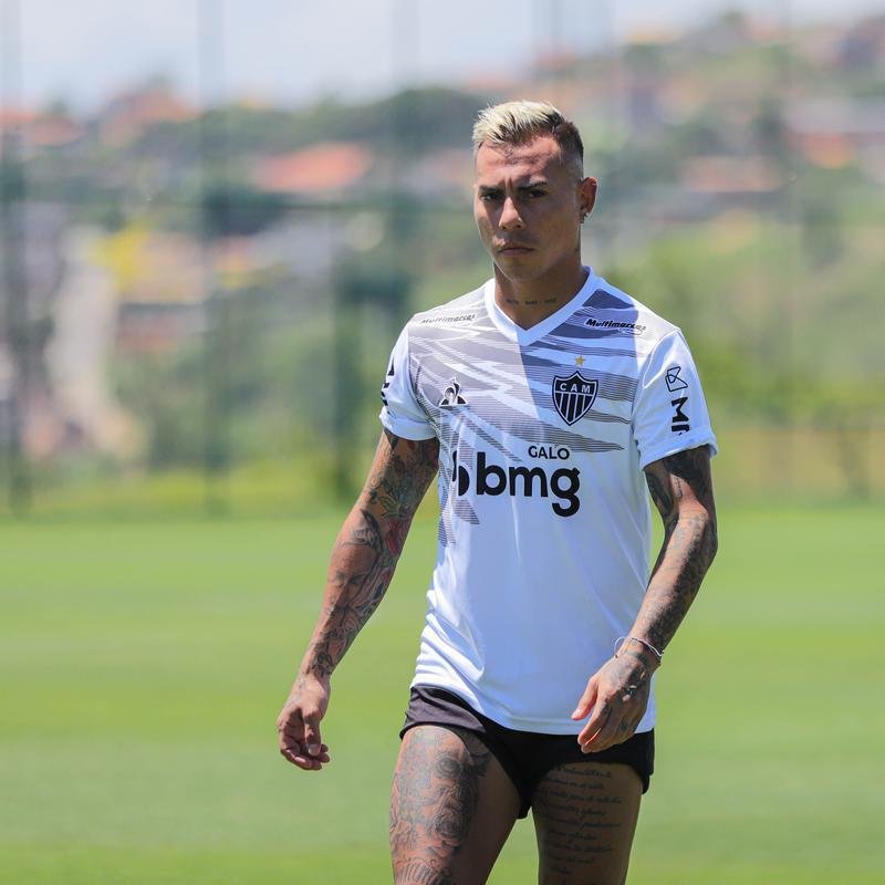 Atlético divulga fotos do novo uniforme de treino