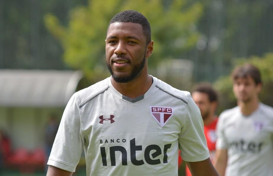 O volante Jucilei, de 32 anos, rescindiu seu contrato com o So Paulo em fevereiro. Desde ento, est sem clube.