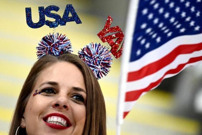 Os torcedores no duelo entre Holanda e Estados Unidos, pelas oitavas de final da Copa do Mundo.