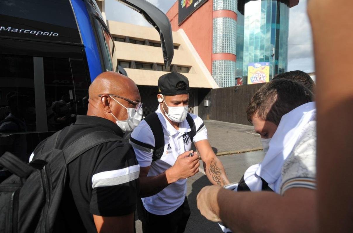 Delegao alvinegra chegou a Cuiab para final da Supercopa do Brasil entre Atltico e Flamengo