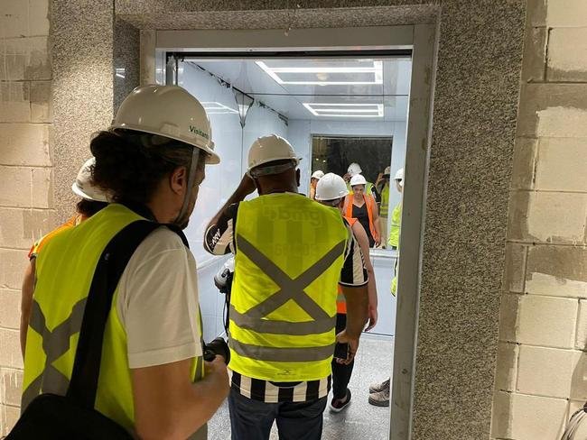 Fotos da visita feita por pessoas com deficincia na Arena MRV, nesta quinta-feira (9/2)
