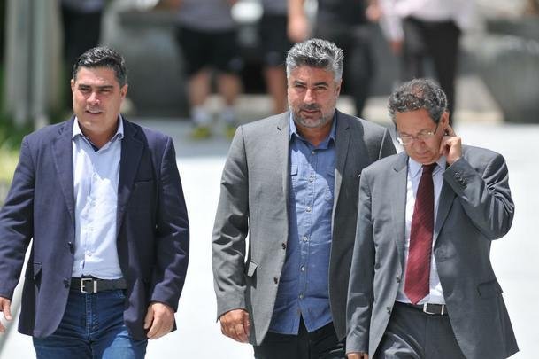 Manh desta sexta-feira foi agitada no Atltico com demisso de Oswaldo e coletiva do presidente