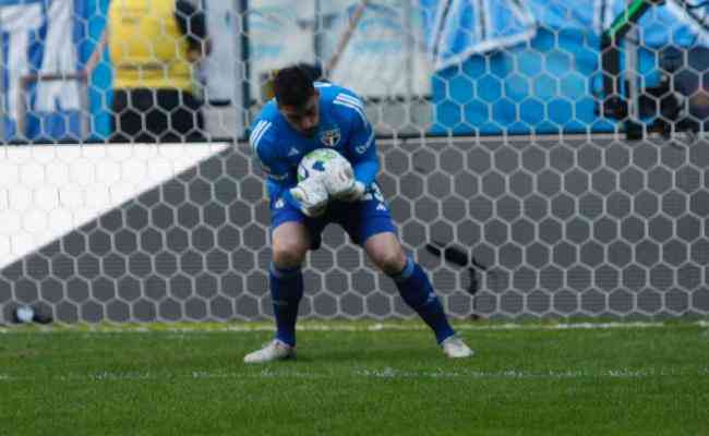 Rafael falhou em segundo gol do Grmio, mas fez defesas importantes