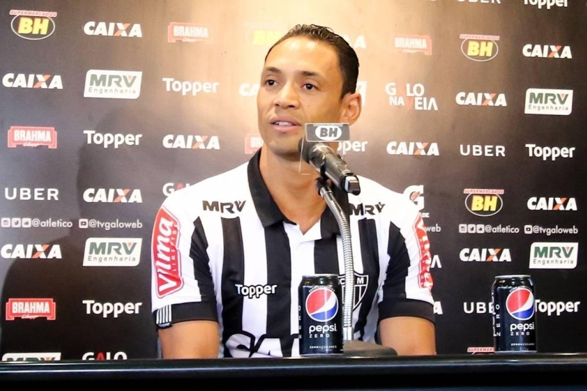 Ricardo Oliveira - o veterano atacante assinou um contrato de dois anos com o Atltico dias antes de Fred assinar a resciso com o Galo e acertar com o Cruzeiro por trs anos. O novo reforo  a esperana alvinegra para muitos gols em 2018.