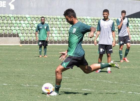 Pedrinho (meia) - contratado por emprstimo ao So Paulo em janeiro de 2015, fez sete partidas no ano, todas pelo Campeonato Mineiro. No permaneceu para a disputa da Srie B.