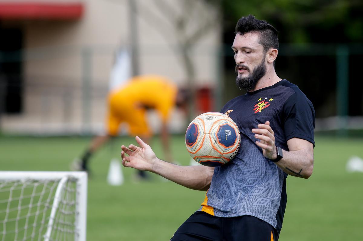Nesta quinta-feira, sob o comando do treinador Daniel Paulista, Sport realizou primeiro trabalho ttico aps retorno s atividades