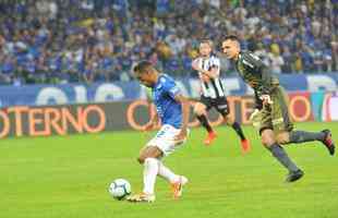 Aps bela jogada de Pedro Rocha, Thiago Neves marcou para o Cruzeiro