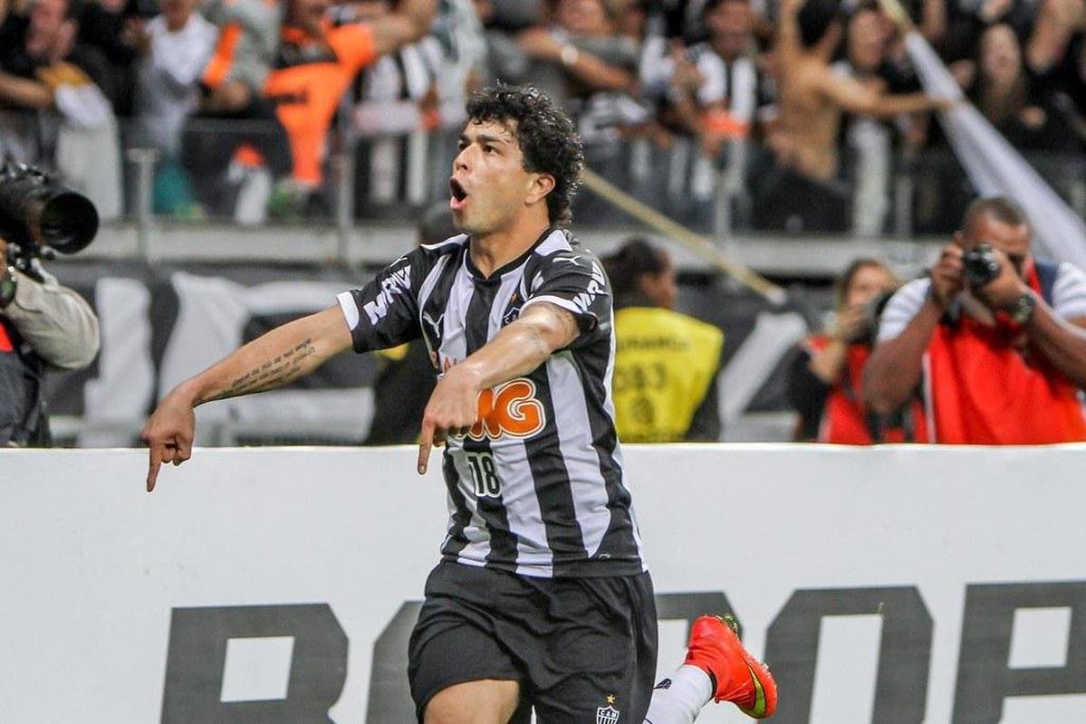 Recopa Sul-Americana 2014: Atltico 4 x 3 Lans - Com gol nos acrscimos, o Lans venceu o Galo por 3 a 2 no tempo normal e levou a deciso para a prorrogao (o time de Levir Culpi venceu o primeiro jogo, fora de casa, por 1 a 0). Nos 30 minutos finais, apareceu a estrela de Luan. Recuperado de grave leso que o tirou de campo no primeiro semestre, ele fez a jogada para o gol contra de Gustavo Gmez. No fim, virada do Atltico e mais um ttulo no Mineiro.