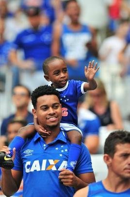 Fotos da torcida do Cruzeiro no jogo deste domingo contra a Chapecoense, no Mineiro (Ramon Lisboa/EM D.A Press)