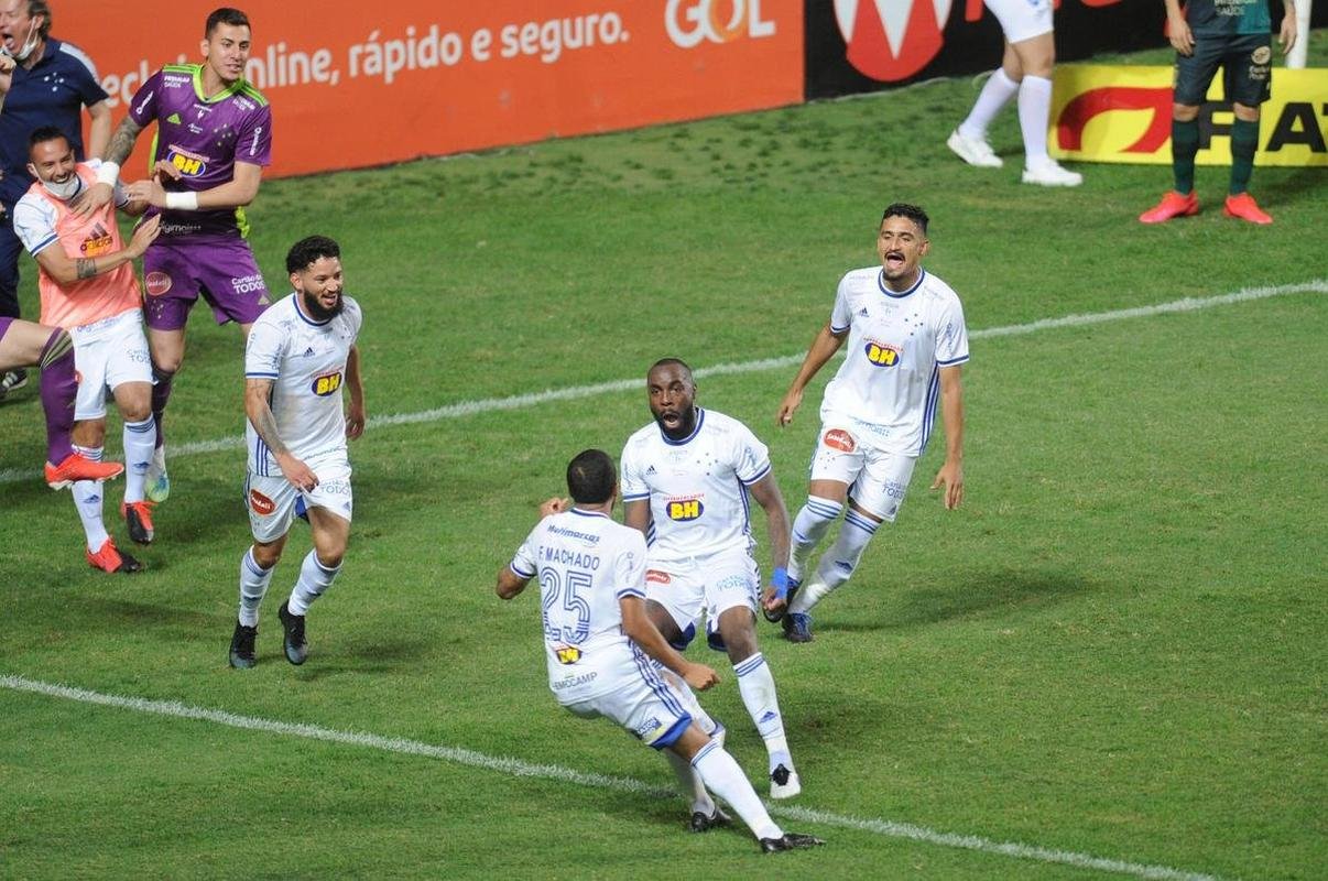Fotos do jogo entre Amrica e Cruzeiro, no Independncia, em Belo Horizonte, pela 25 rodada da Srie B do Brasileiro