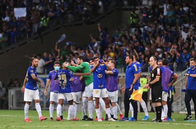 Fotos da partida entre Cruzeiro e Brusque, no Mineiro, em BH, pela 35 rodada da Srie B do Brasileiro