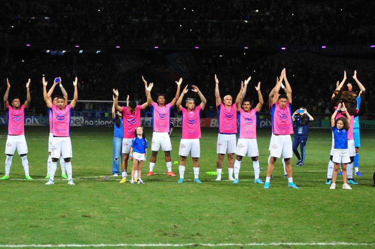Em reencontro com a torcida aps o ttulo da Srie B, Cruzeiro enfrentou o Ituano no Mineiro, em Belo Horizonte, pela 33 rodada. Veja as melhores imagens!