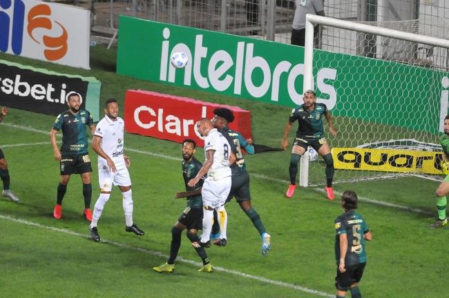 Fotos do jogo entre Amrica e Cricima, no Independncia, em Belo Horizonte, pela terceira fase da Copa do Brasil.