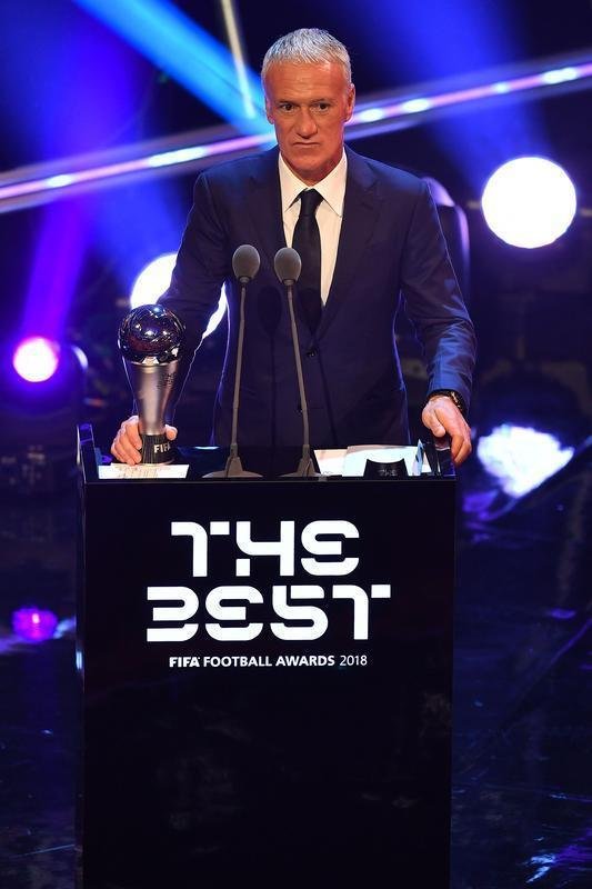 Tcnico de futebol masculino - Didier Deschamps, campeo do mundo com a Frana,  eleito melhor tcnico da temporada
