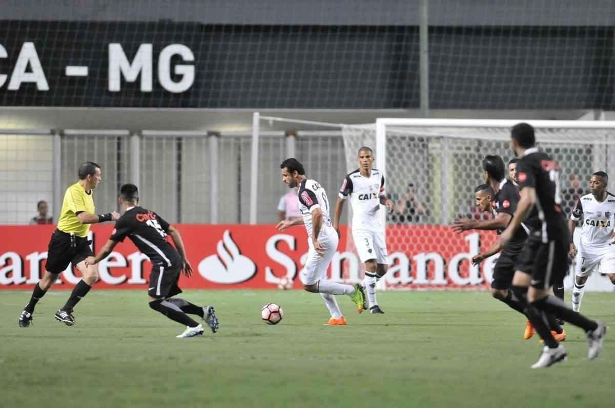 Imagens do duelo entre Atltico e Libertad-PAR, no Independncia, pela Copa Libertadores