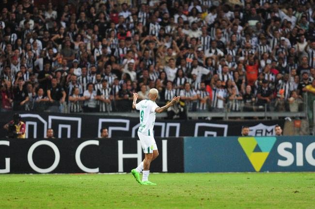 Deyverson provocou a torcida do Atltico, discutiu, marcou gol anulado e foi vaiado no Mineiro, em Belo Horizonte, no duelo entre Galo e Cuiab. 