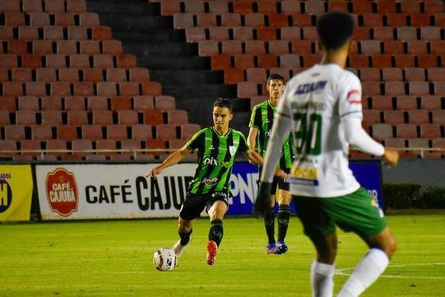 Amrica perdeu para o Uberlndia por 2 a 1