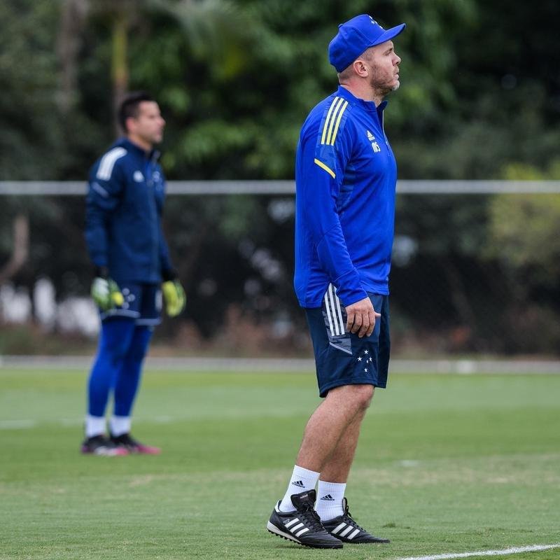 Jogadores do Cruzeiro realizaram primeiro treino sob comando de Mozart nesta sexta-feira (11/06)