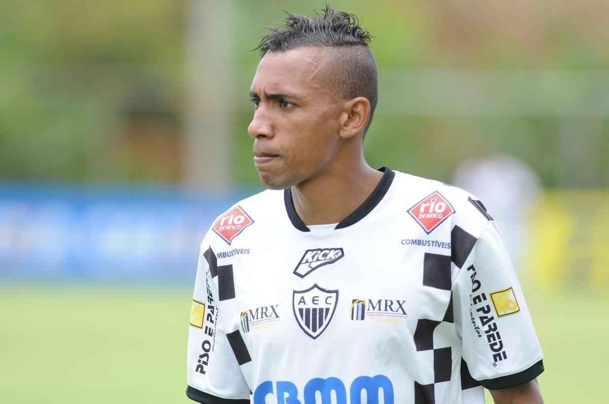 Com gols de Rafael Sobis, Ramn bila e Alex, Cruzeiro venceu Arax neste domingo por 2 a 0, em jogo-treino realizado na Toca da Raposa II (fotos: Marcos Vieira/EM D.A Press)
