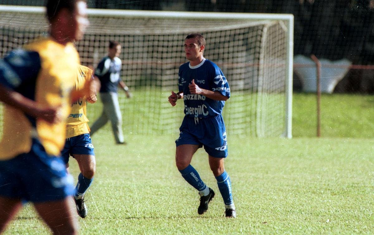 Lateral-direito Gustavo (Flamengo: 1996 / Cruzeiro: 1998)