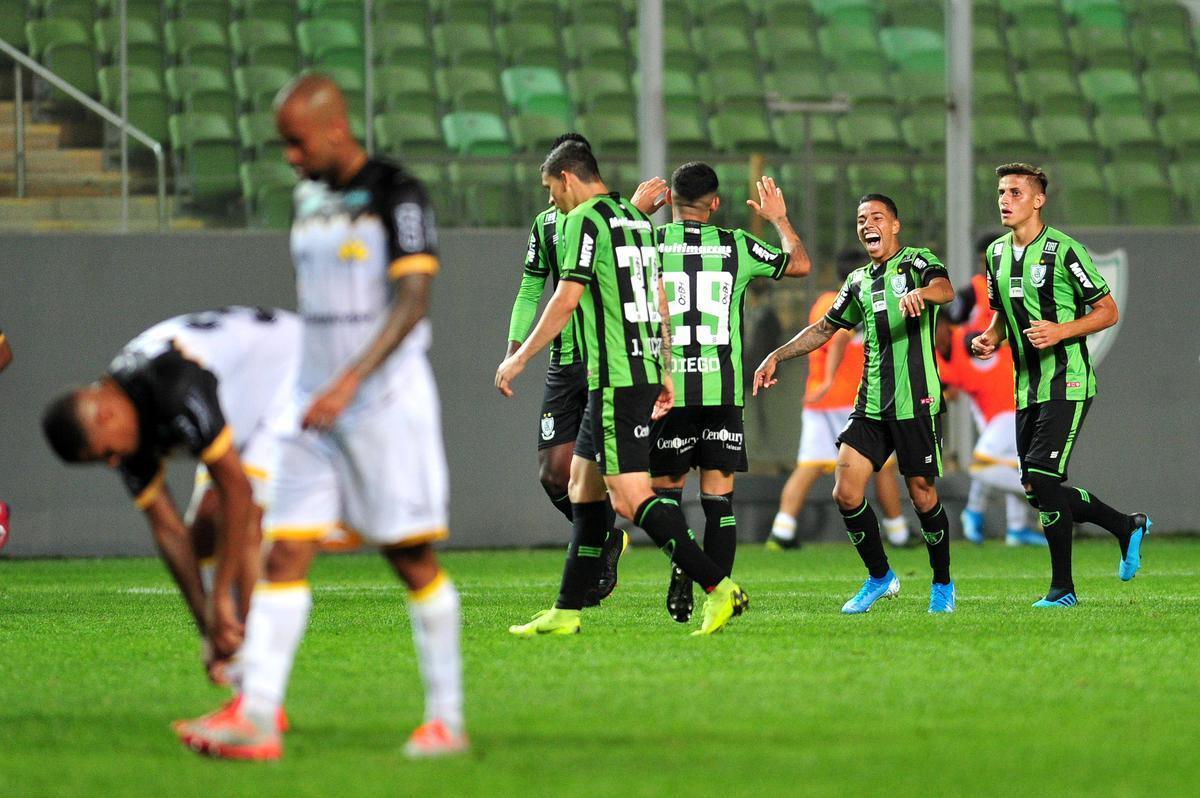 Amrica e Cricima travaram bom duelo na Arena Independncia pela Srie B