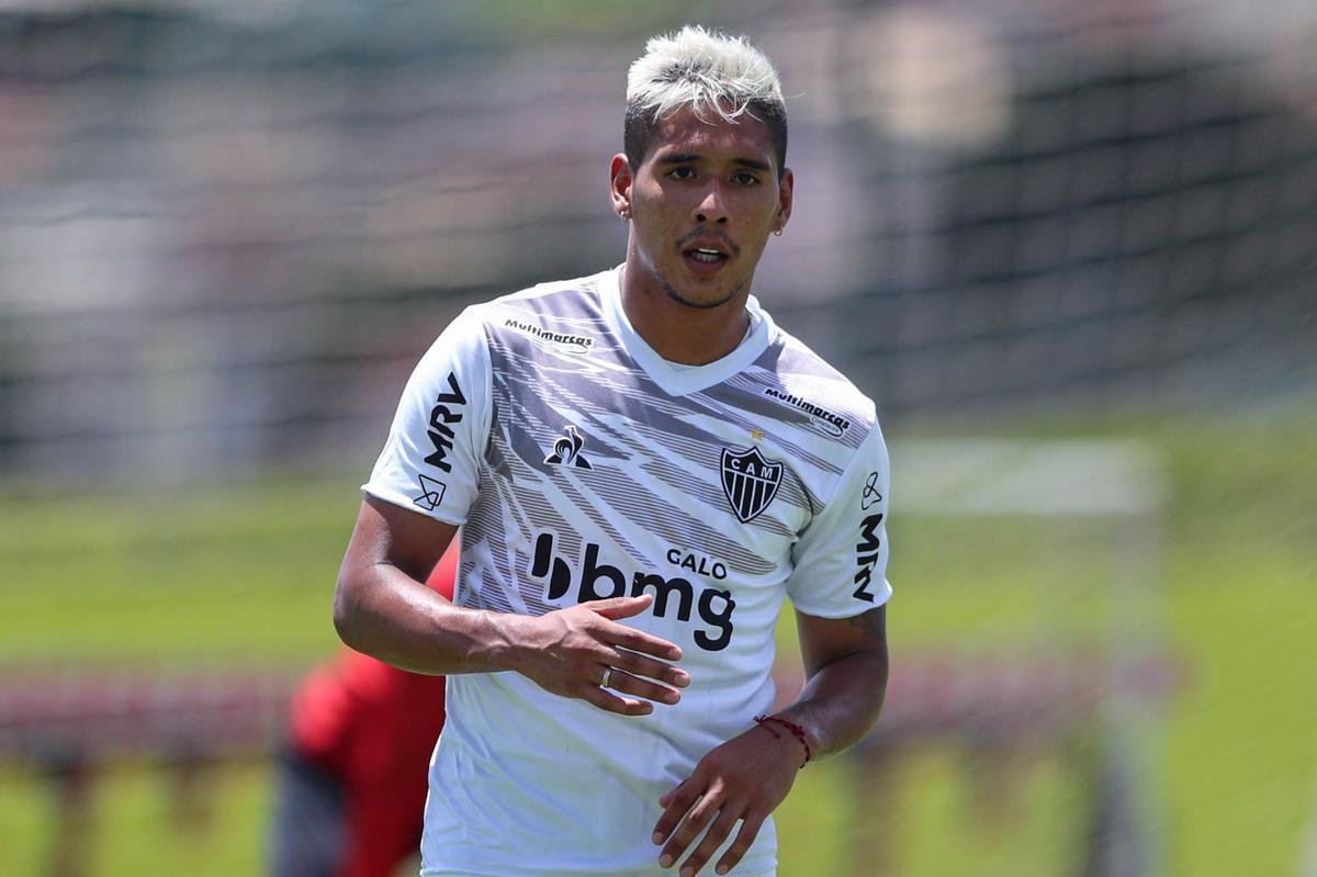 Matías Zaracho - Recuperado de lesão na coxa esquerda, o meia-atacante argentino não atuou na ponta desde que chegou ao Atlético. Porém, Sampaoli entende que pode utilizá-lo assim. Nesse cenário, mudariam as características do time, já que Zaracho não tem o drible como ponto mais forte.