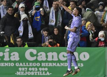 Atacante brasileiro, cria do Santos, marcou o único gol do clube espanhol na partida e homenaegou o Rei do Futebol, enterrado nesta terça-feira (3/1)