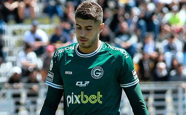Pedro Raul empatou o jogo para o Goiás e ouviu gritos homofóbicos no Nabizão