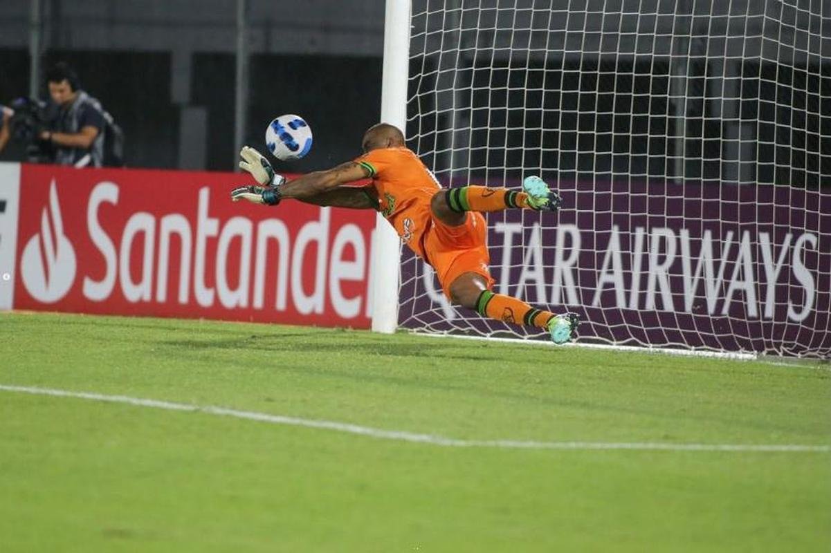 Heri do Amrica na Libertadores, Jailson era o titular absoluto da posio em 2022, porm se lesionou e virou desfalque. Cavichioli, dessa forma, assumiu o gol americano.Com os dois goleiros  disposio, o tcnico optou por Matheus, preterindo o experiente arqueiro que estava sem ritmo de jogo.  Mancini comentou que ficaria em uma situao complicada, visto que teria que escolher entre os goleiros. Porm, o prprio Jailson antecipou a deciso do treinador e optou por deixar o Amrica.
