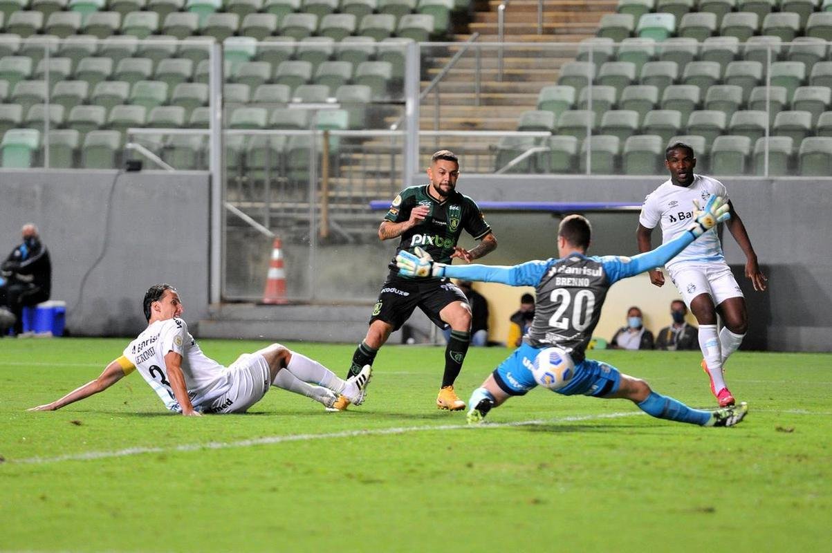 Fotos do jogo entre Amrica e Grmio, no Independncia, em Belo Horizonte, pela 32 rodada da Srie A do Brasileiro