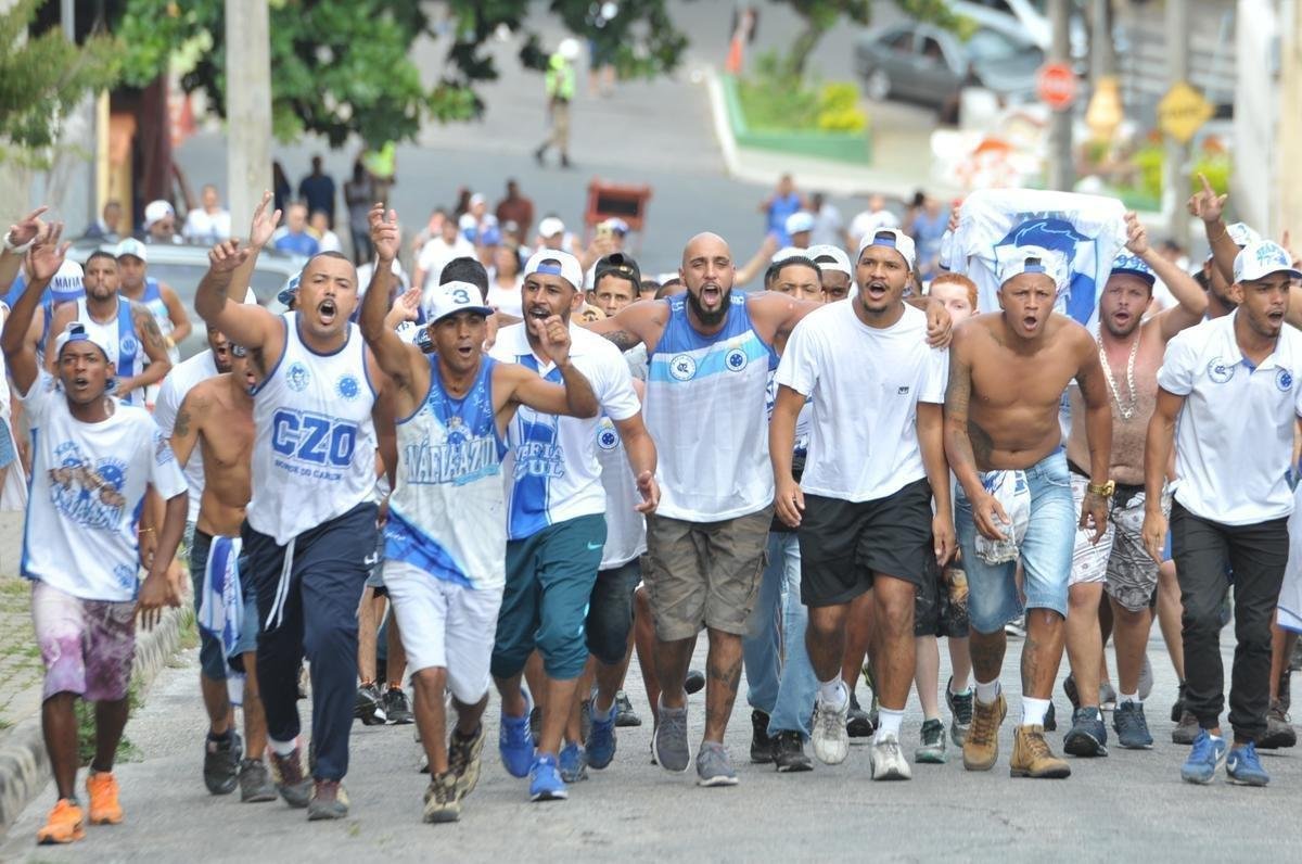 Imagens das torcidas de Amrica e Cruzeiro no clssico deste domingo, no Independncia, pela partida de ida da semifinal do Campeonato Mineiro
