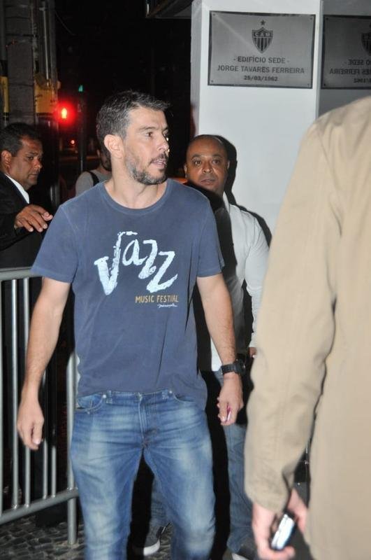 Cerimnia de entrega da Medalha ao Mrito ao Clube Atltico Mineiro pelo Conselho Deliberativo do clube. Na foto, o volante Leandro Donizete, do Amrica, um dos convidados do evento.