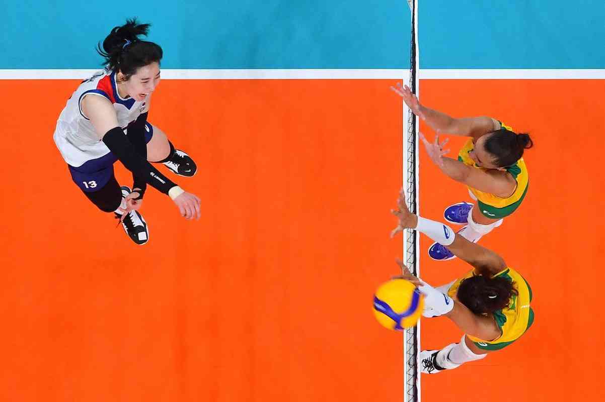 Fotos da vitria brasileira sobre a Coreia do Sul pela semifinal do vlei feminino em Tquio